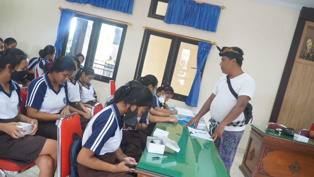 Memantau Kesehatan Remaja Melalui Posyandu Remaja Di Desa Kekeran